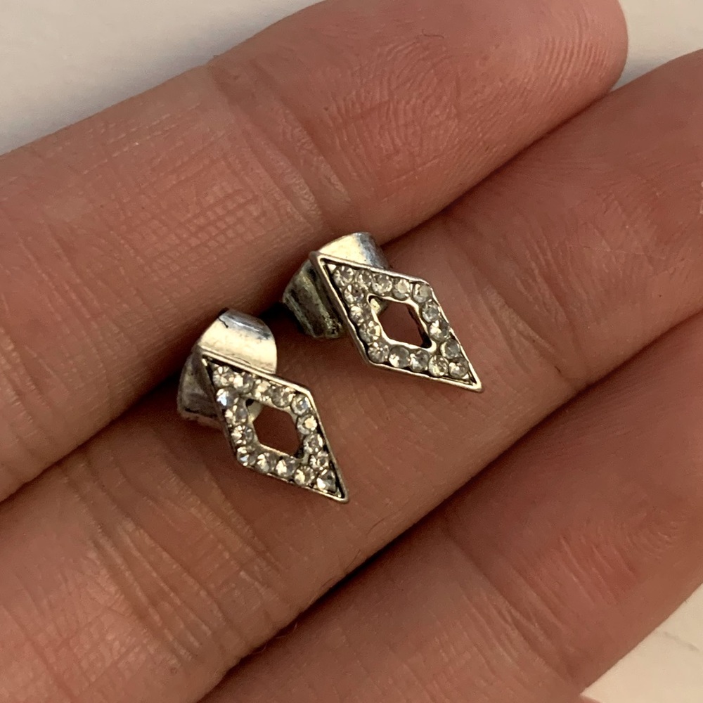 Diamond shaped CZ pave studs